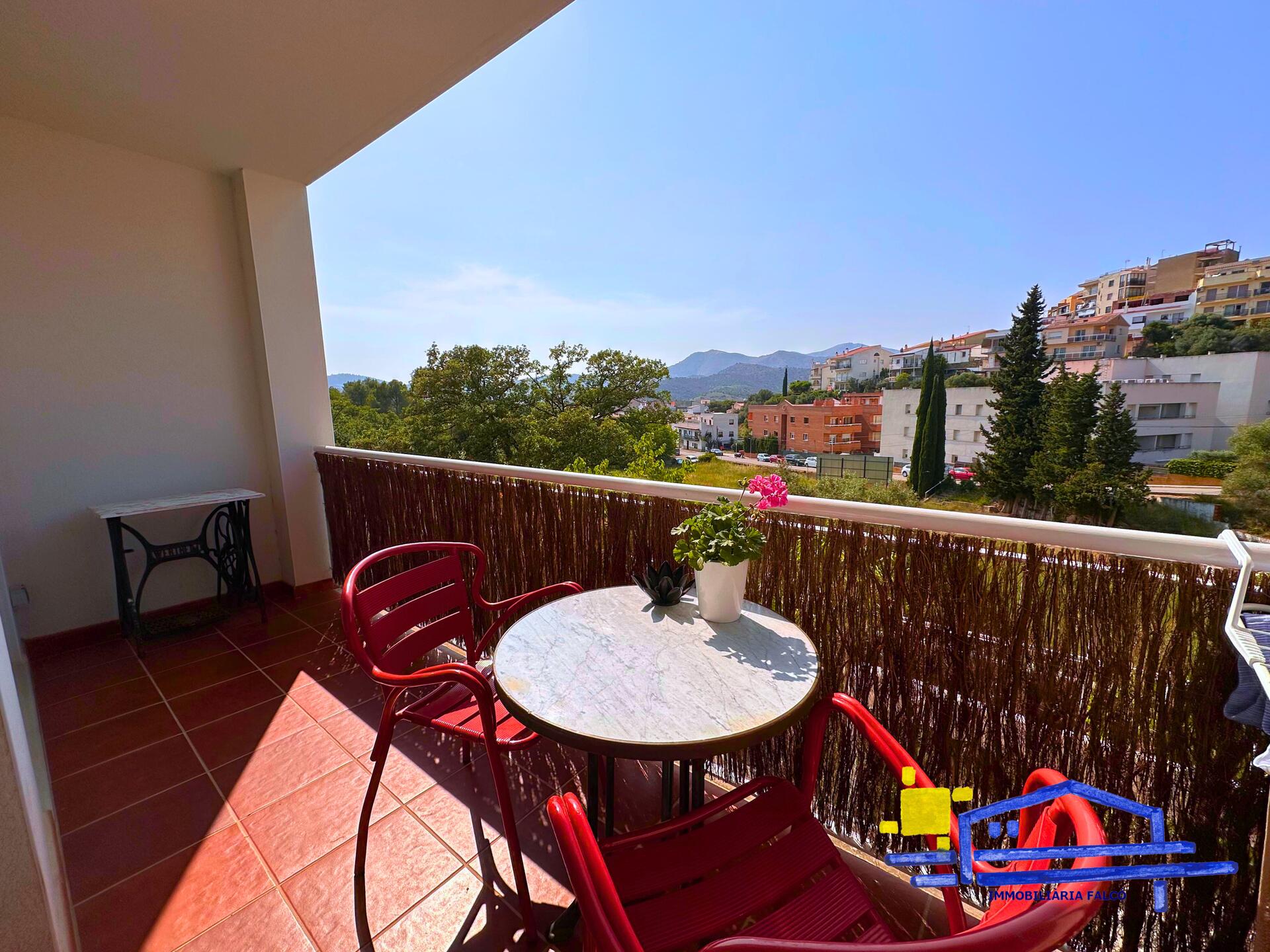Apartament -
                        Llançà -
                        3 dormitoris -
                        5 ocupants